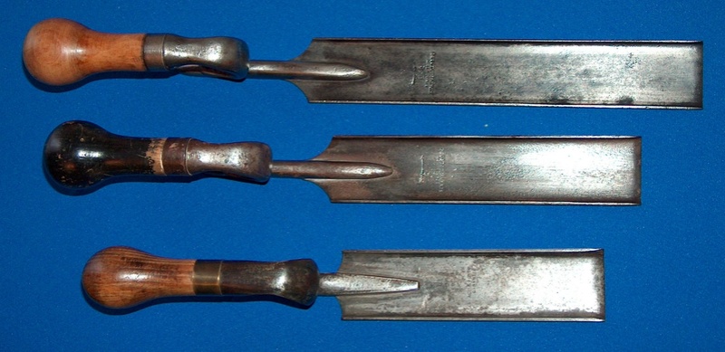 Sacoches et outils des maréchaux ferrants de l'armée (Cavalerie et artillerie)  Boutoi12