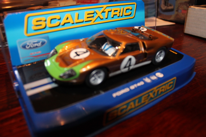 Vend 2 ford gt 40 NEUVE , jamais sortie de la boite Img_2413