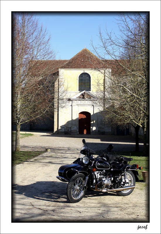 votre moto devant un chateau - Photos de vous et de votre moto devant ....un château  - Page 4 Img_4511