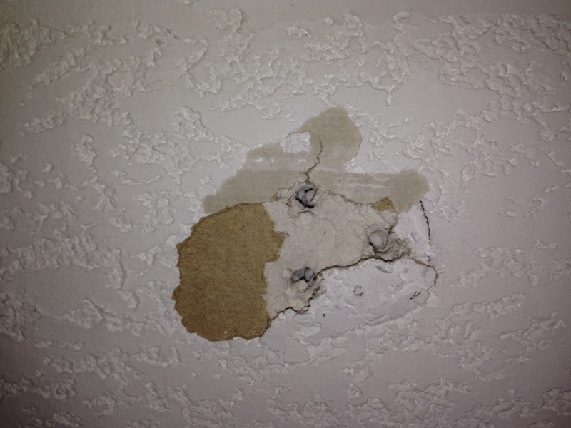 Tringle rideau arrachée, comment réparer le mur crépis ? Photo_10
