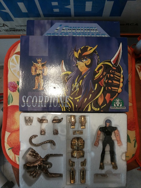 dello - Cavalieri dello Zodiaco Scorpione scatola a tempio Giochi Preziosi 20131021