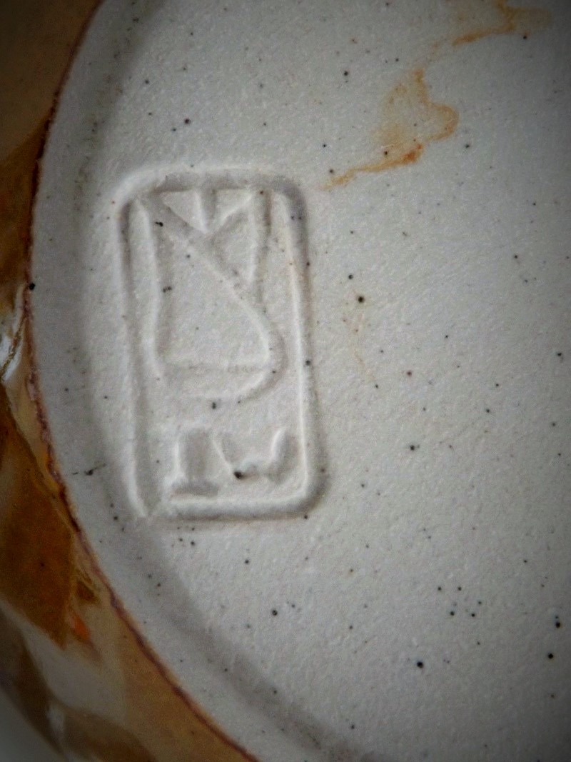 Vase Boule grès porcelainique signature MT ?  et symbole dans un rectangle à identifier Iw10