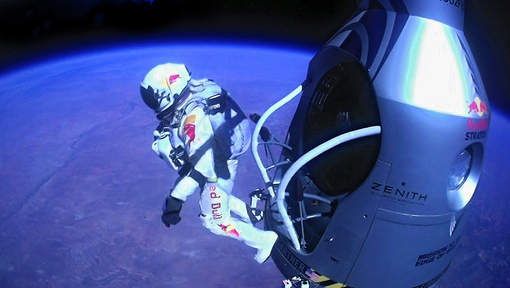 Il faut en avoir dans le pantalon, sauter dans le vide à 39.000 mètres et atteindre plus de 1200 km/h, pfff, pas pour moi. Media_14