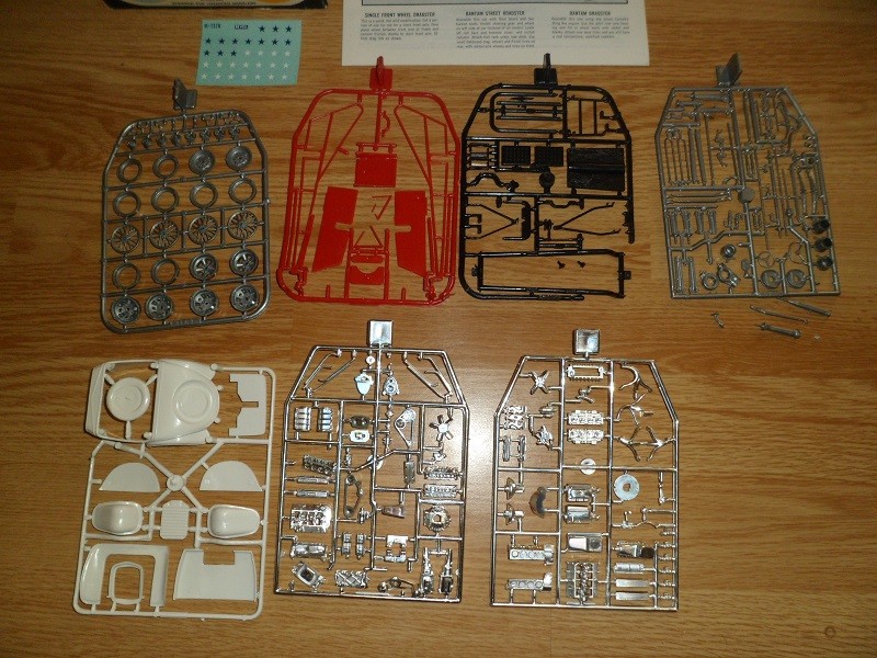 Double Car Kit (Scarlet Screamer/Bantam Bomber & Sanitary 'T' Bucket/Mooneyes) Sam_1112