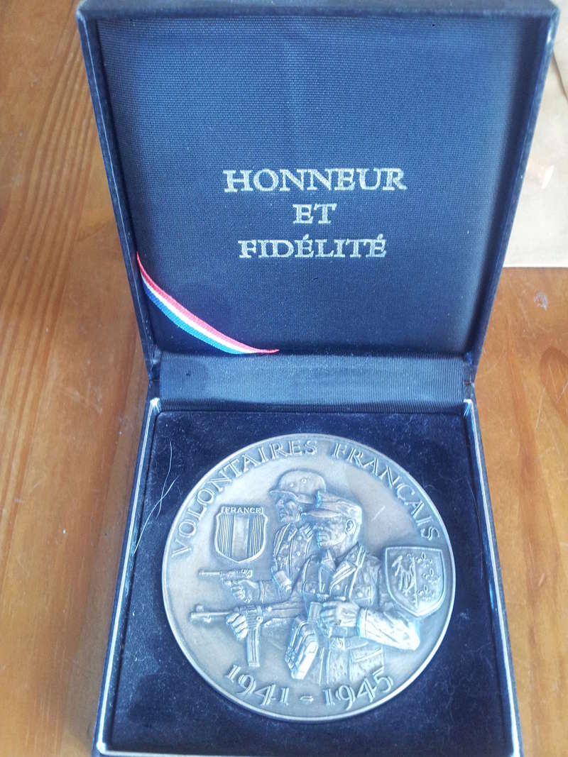 Médaille de table LVF/Charlemagne 20170612