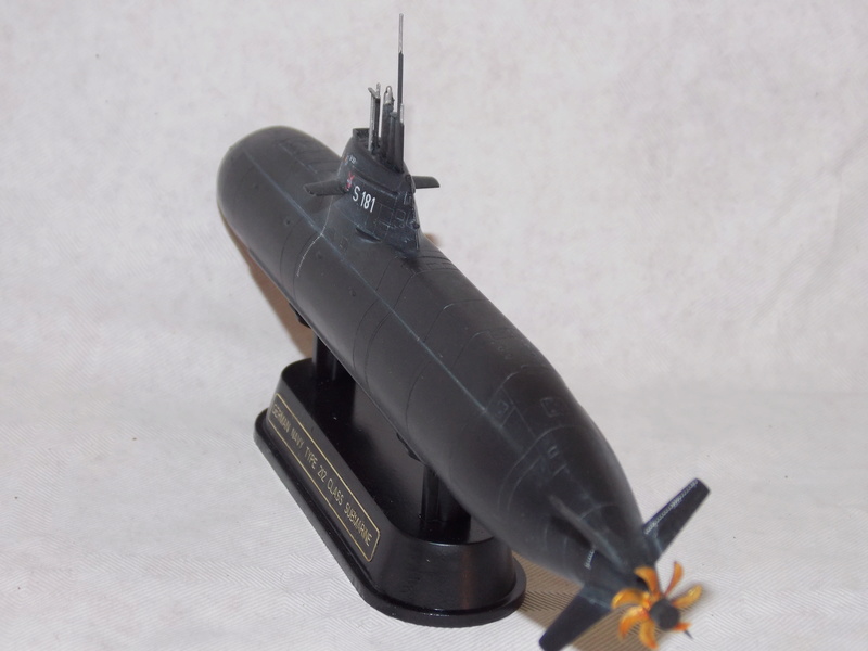 [HOBBYBOSS] Sous-marin Type 212 et sous-marin d attaque nucléaire SSN 772 USS GREENEVILLE Réf 83527 & 87016 Dscn7543