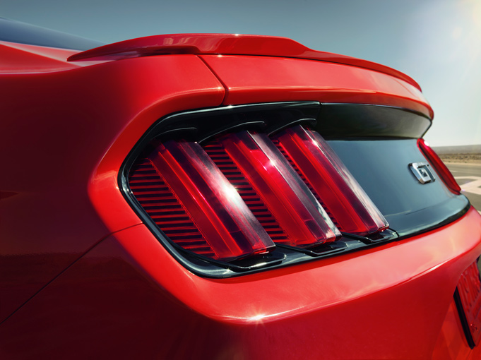 la nouvelle mustang Tail-l10