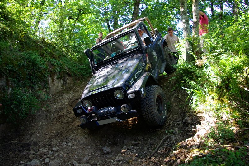 un jeeper fan de corvette ( si si ca existe ;) dans le 77  Ag15_210