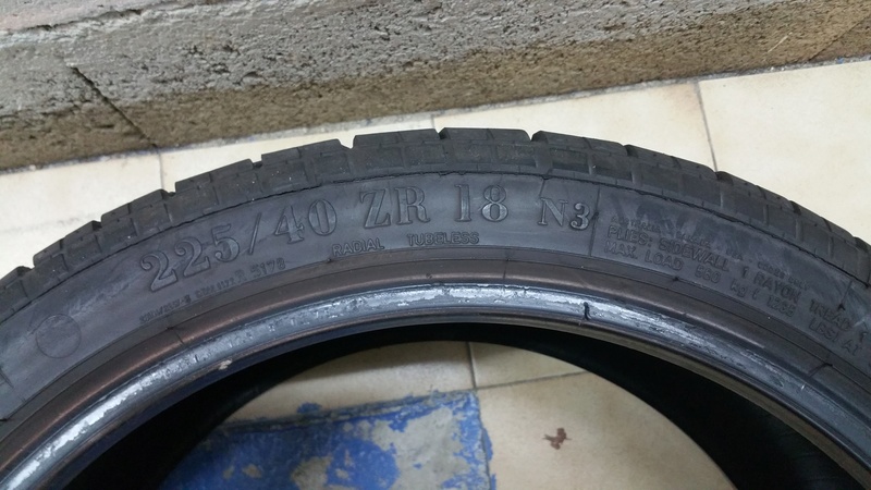 A vendre 2 pneus Pirelli P Zéro 225/40/18 92 Y 20170416