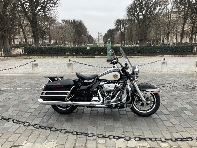 Un Road King Police dans la ville endormie A9628d10