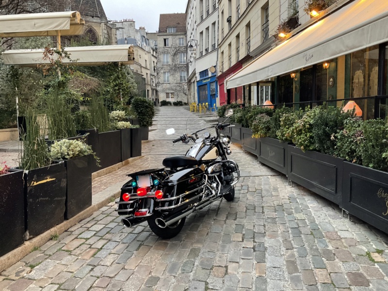 Un Road King Police dans la ville endormie Cbdbc110