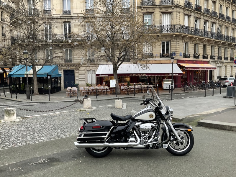 Un Road King Police dans la ville endormie D7a76710