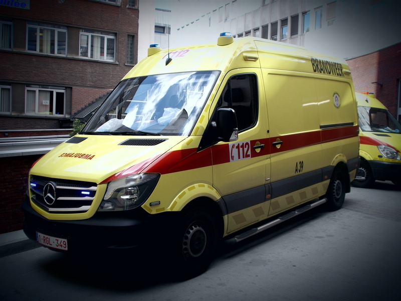SIAMU Bruxelles : Ambulances - Page 13 Fscn1111