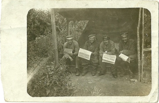 (E) Photo carte soldats Allemands aux latrines vendue a davmax Numyri22