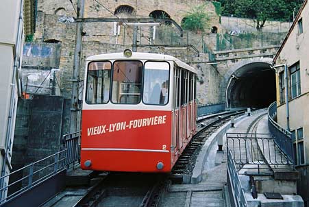 A project for a steepy slope garden: Fourvière funicular Fourvi12