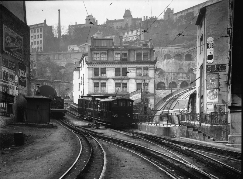 A project for a steepy slope garden: Fourvière funicular Saint_10