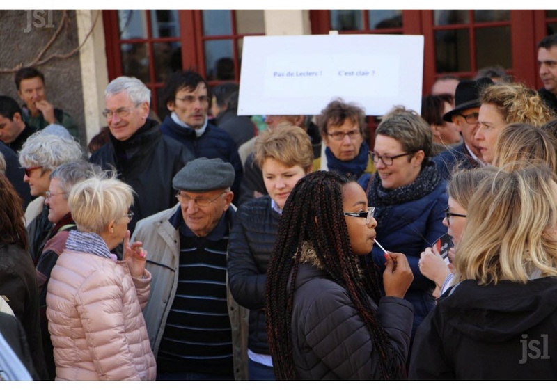  Beaucoup de bruit contre le projet de pôle économique au nord de Tournus Beaucoup de bruit contre le projet de pôle économique au nord de Tournus Mobili16