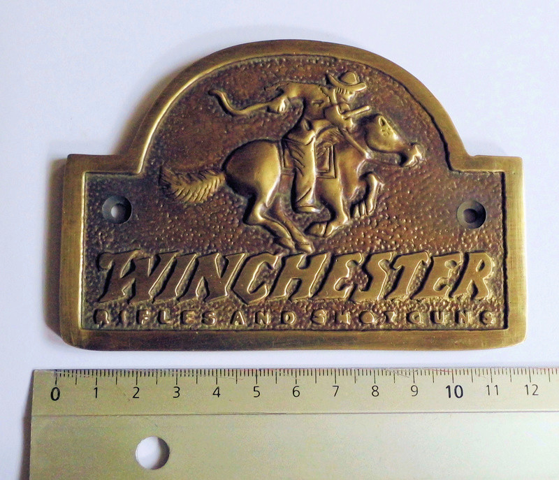 Plaques Winchester pour boutique d'armurier Winch245