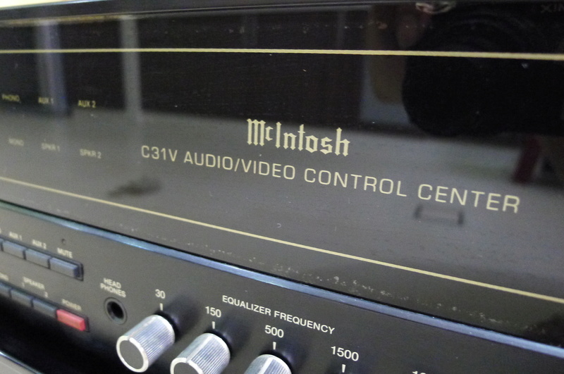 Mcintosh C-31V Preamplifier and MC 2105 Power Amplifier (Used) SOLD P1130661