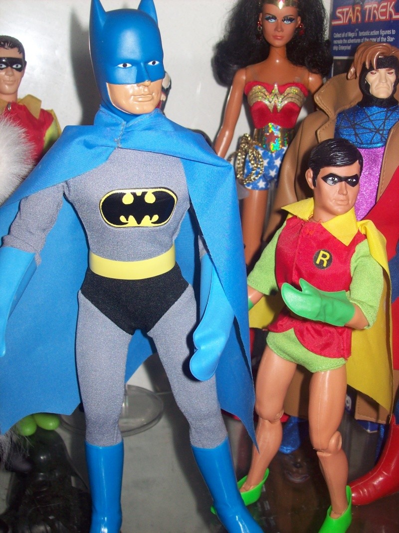 Mego in the World Robin10