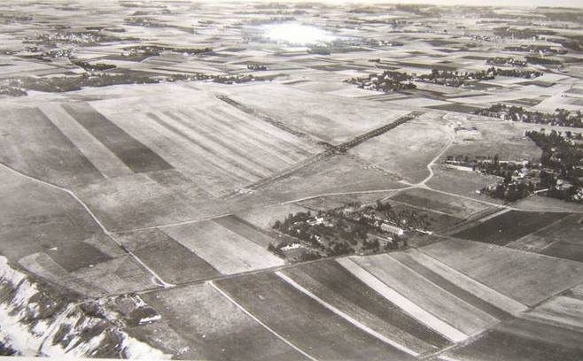 aérodrome d'Octeville 1957 Ayrodr10