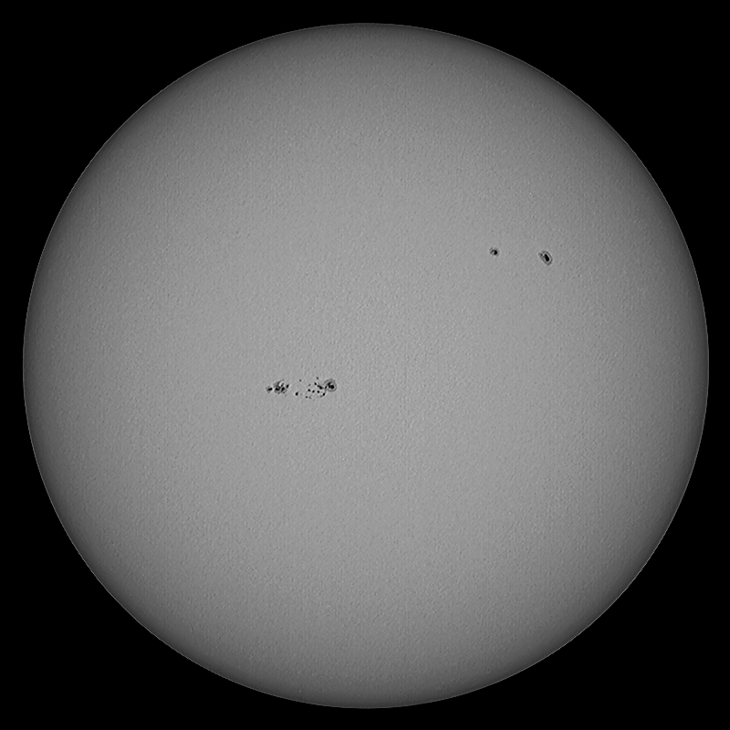 Soleil en lumière blanche du 31 mars 2017 et détails des 2 groupes de taches Soleil11