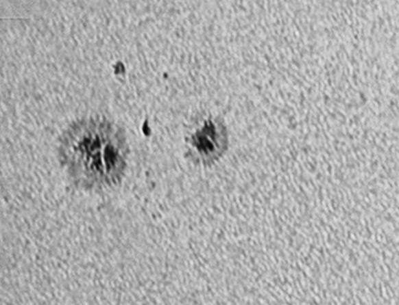 Taches solaires en lumière blanche, 21, 22 et 24 avril 2017 Soleil18