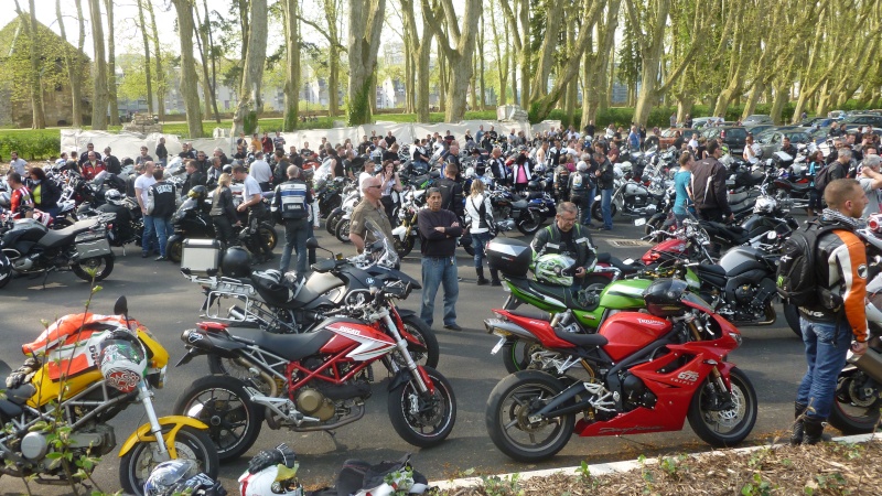 [CR] BESANCON - Manif FFMC : samedi 12 avril 2014 (contre limitations  80 km/h) P1040017