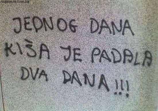 Dva dana se nadao da će mu klimavi znak pasti na glavu Smesne10