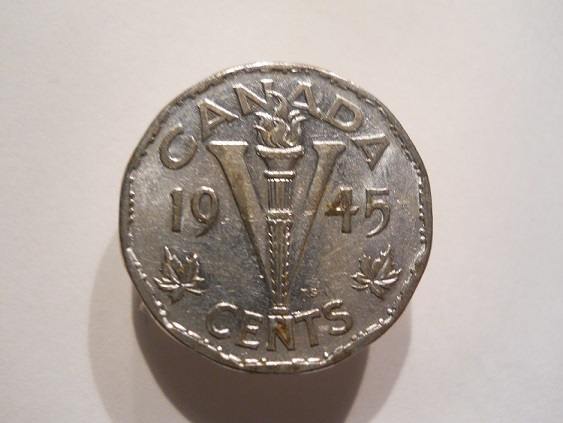 1945 - Éclat de Coin, C de Cents et deuxième A de CANADA (Die Chip) Dscn1417