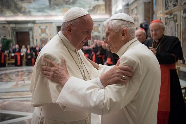 L’Église a une « dette de gratitude » envers Benoît XVI, affirme le pape François 6-740x11