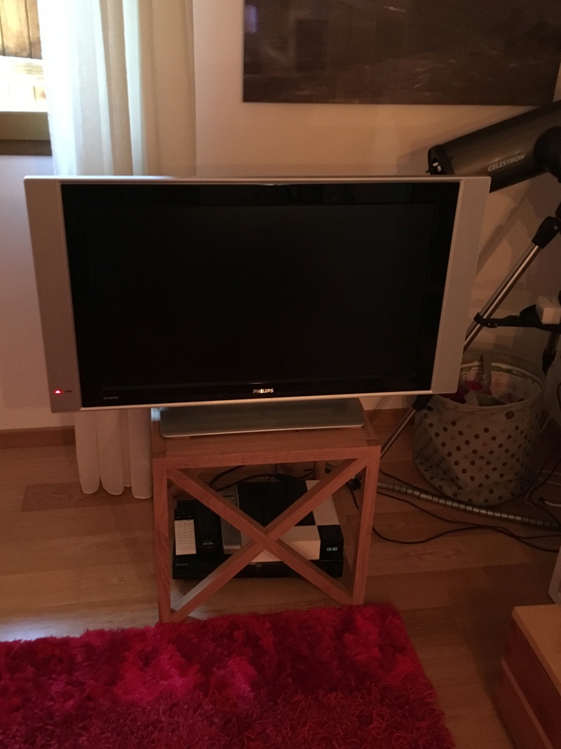 Petit meuble télé Img_1819