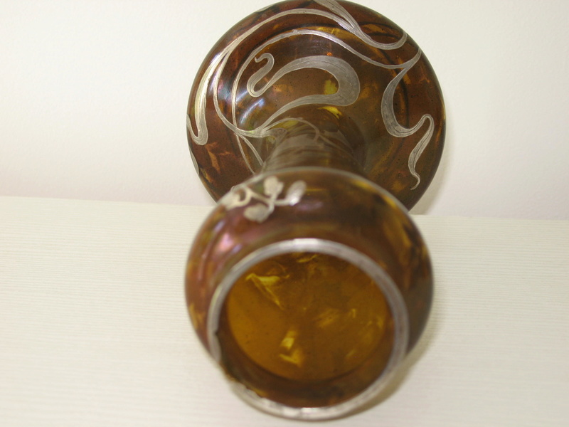 Vase Art Nouveau en verre "Silver Overlay" : Harrach à Neuwelt (Bohême). Img_0318