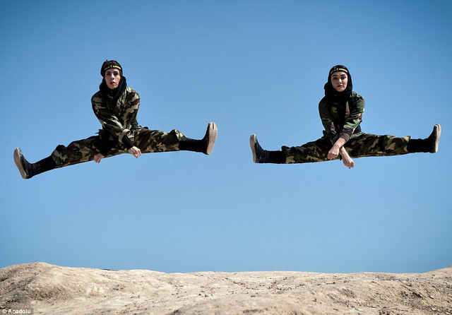 4.000 “bóng hồng” Iran khổ luyện thành chiến binh ninja Ninja-10