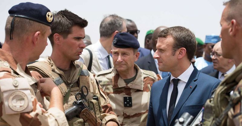 Le retour du service militaire disparait des radars... Macron12