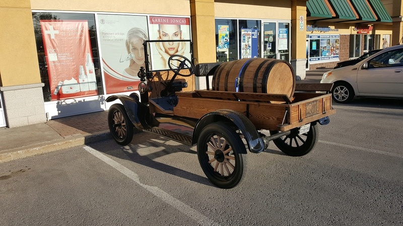 Quand papa viens chercher sa fille au travail en.......Ford 1925 !! 1925_310