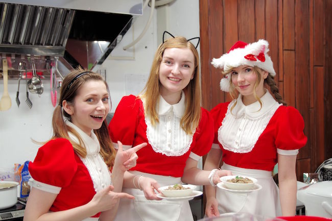 A Russian girl, Nastyan, loves Japanese culture so much that she has moved to Japan to open a maid cafe! 0110