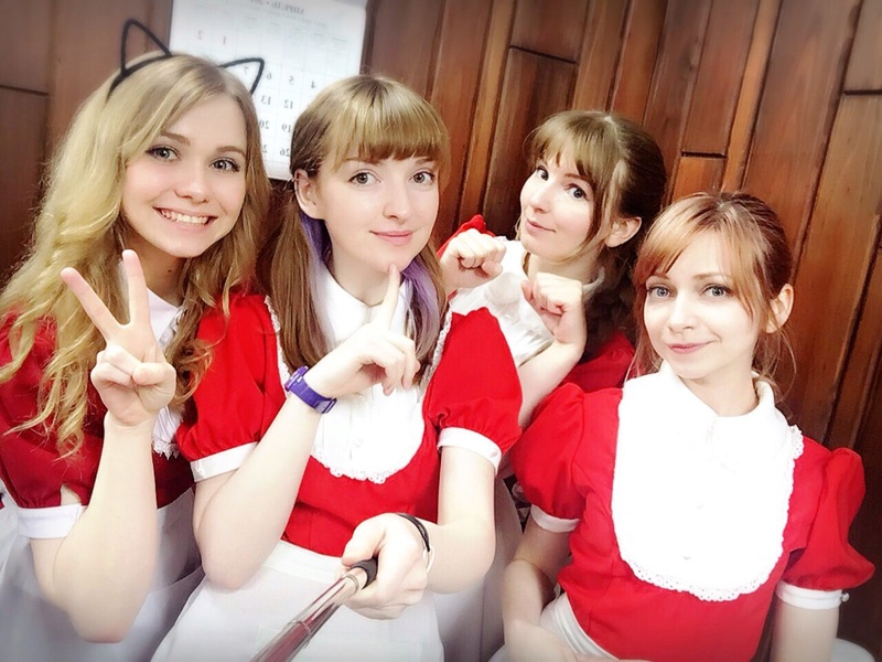 A Russian girl, Nastyan, loves Japanese culture so much that she has moved to Japan to open a maid cafe! C8zuax10