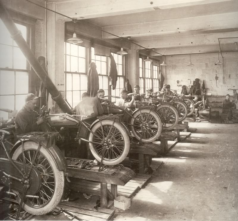 Vieilles photos (pour ceux qui aiment les anciennes photos de bikers ou autre......) - Page 11 Harley10