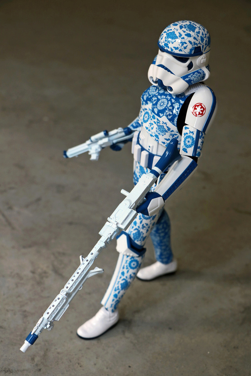 Star Wars Exclusive : 1/6 Stormtrooper (Porcelain Pattern Version) (Hot Toys) 19392310