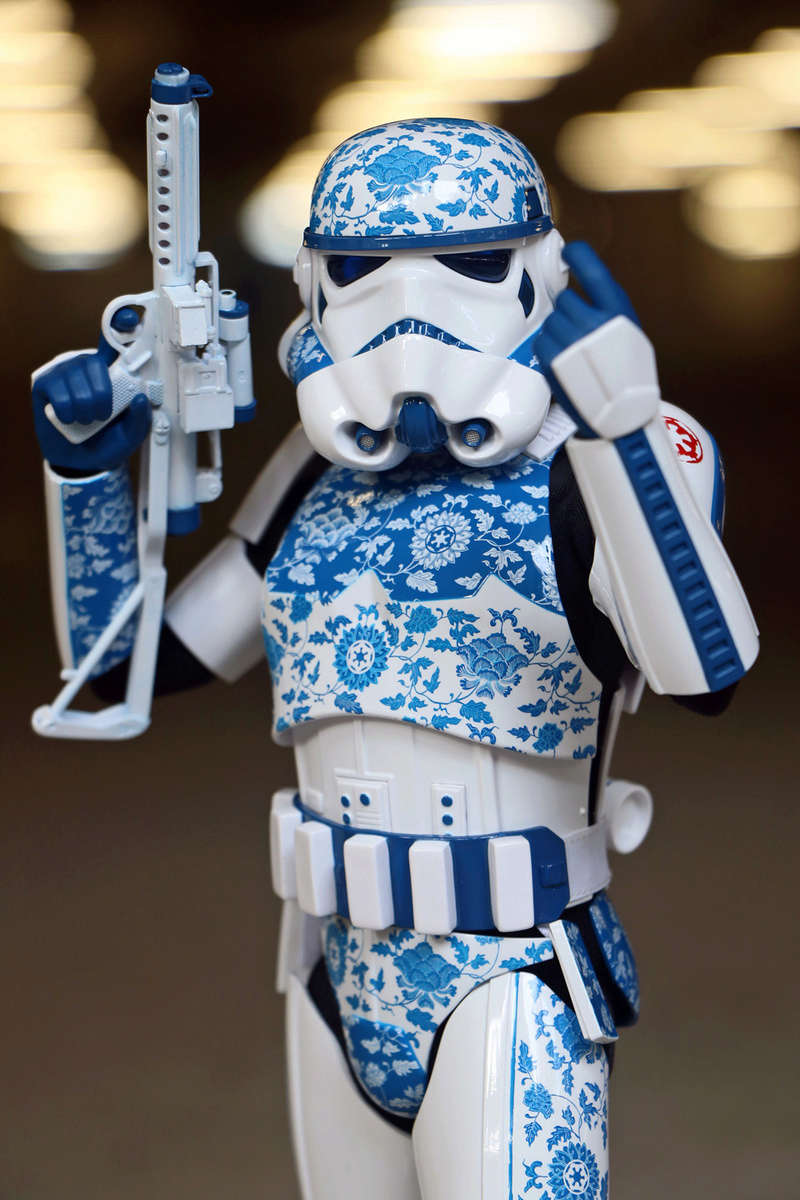 Star Wars Exclusive : 1/6 Stormtrooper (Porcelain Pattern Version) (Hot Toys) 19392410