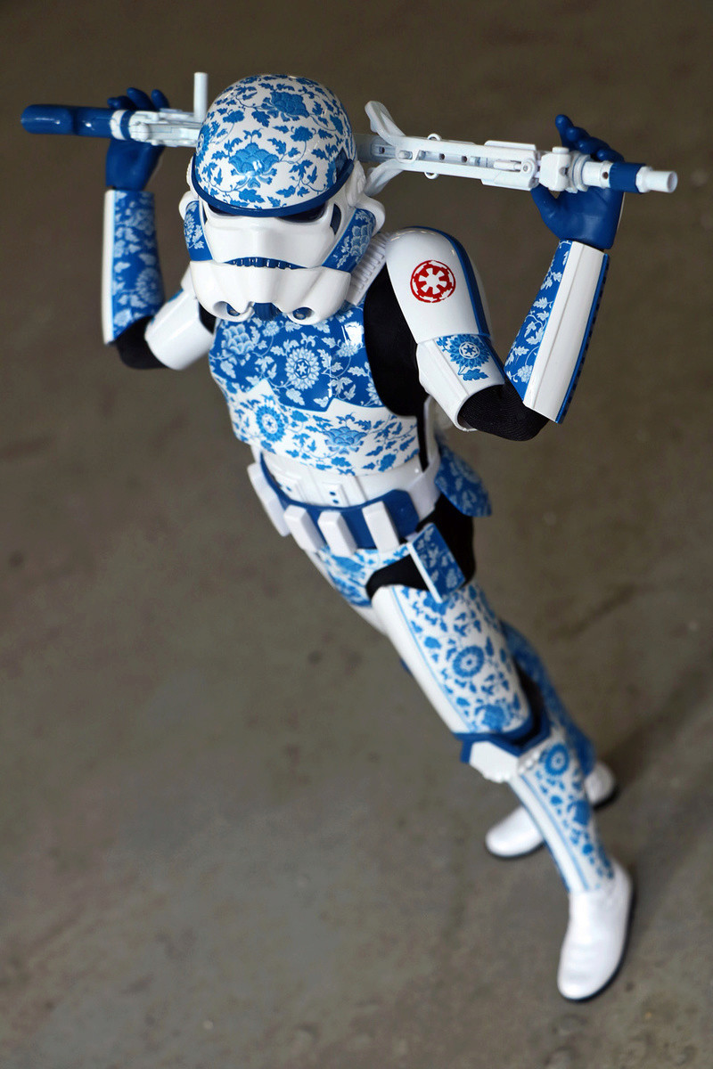 Star Wars Exclusive : 1/6 Stormtrooper (Porcelain Pattern Version) (Hot Toys) 19392610
