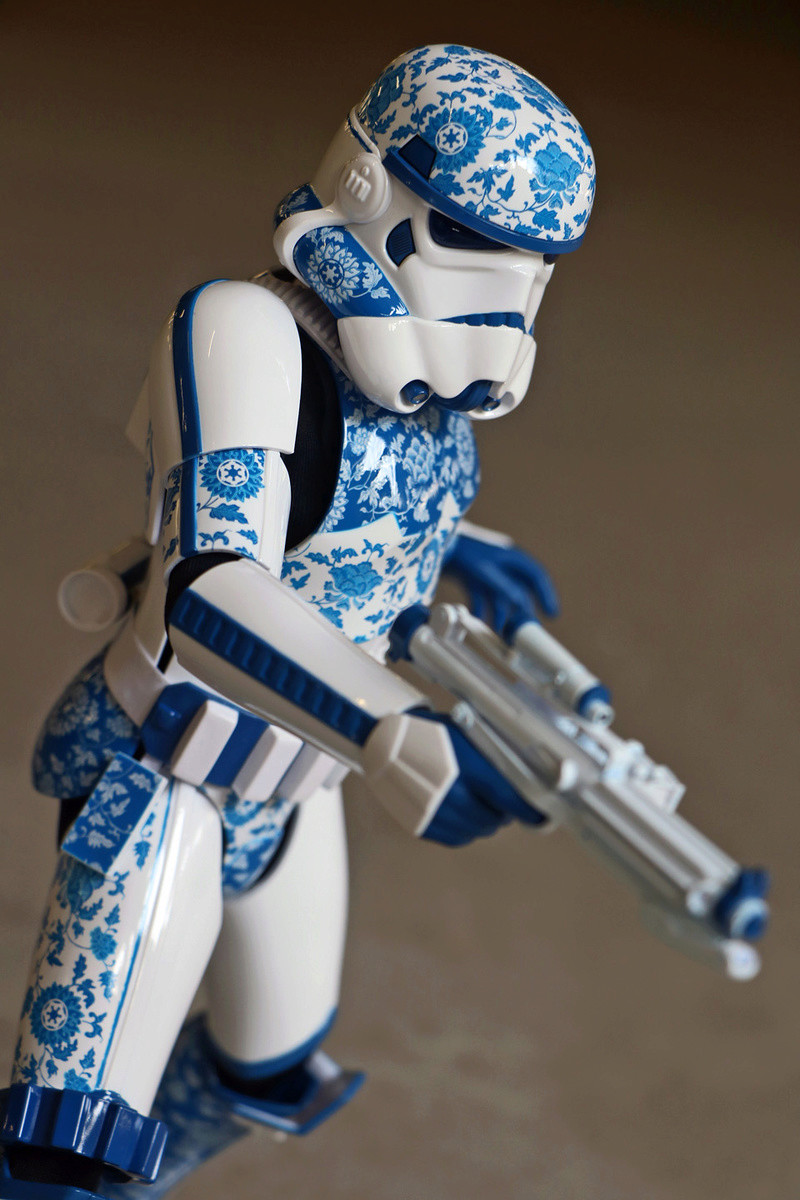 Star Wars Exclusive : 1/6 Stormtrooper (Porcelain Pattern Version) (Hot Toys) 19392611