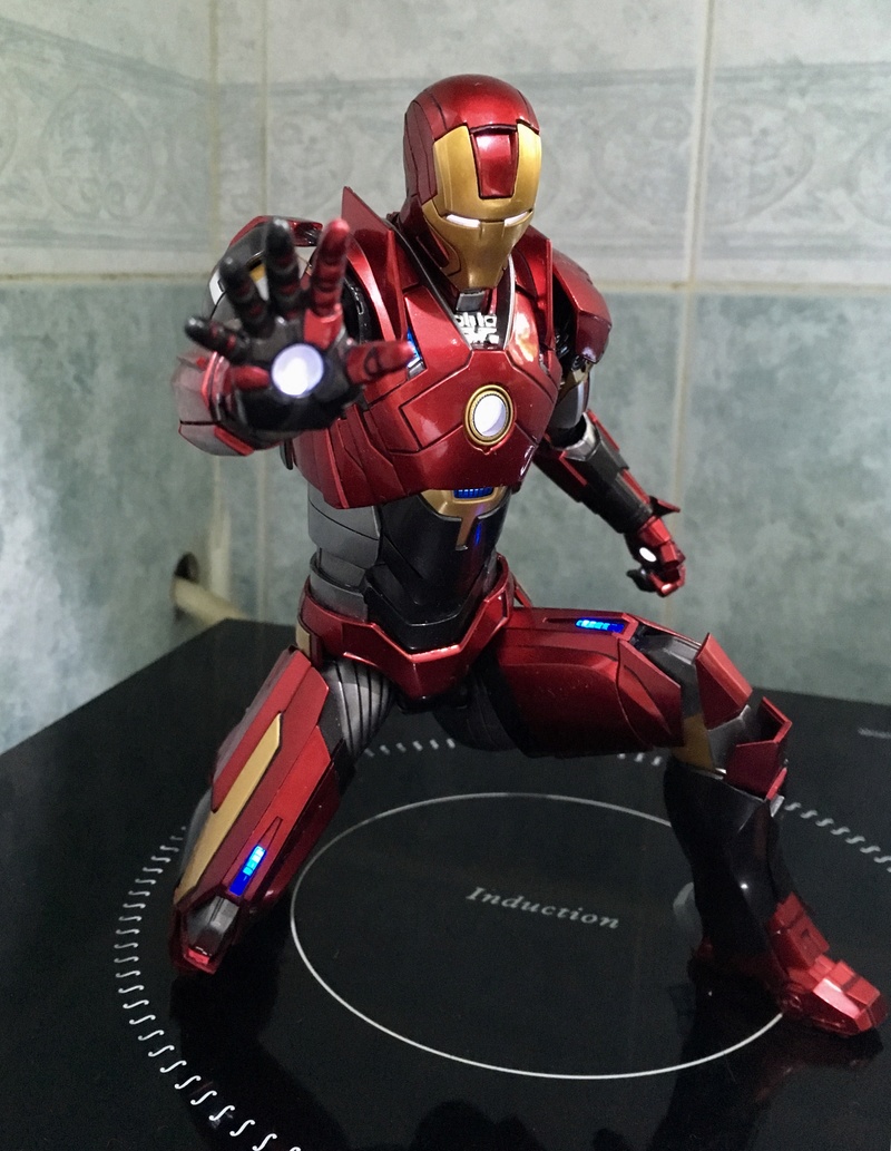 Iron Man 3 - Mark 16 NightClub - 1/9 Diecast (King Arts)  Zdb9q810