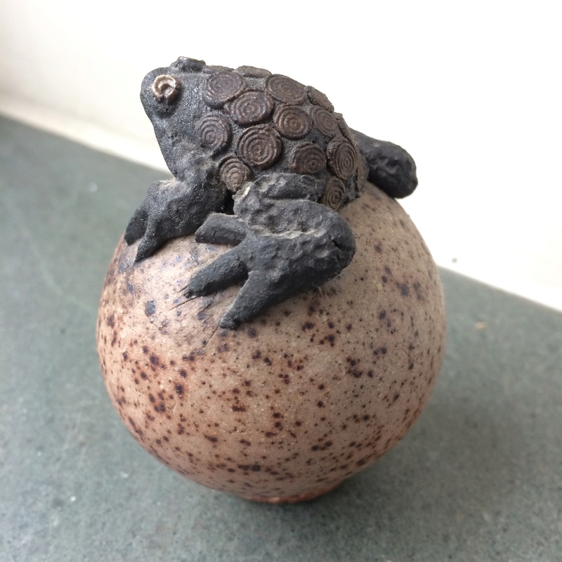 Studio pottery frog Img_4143