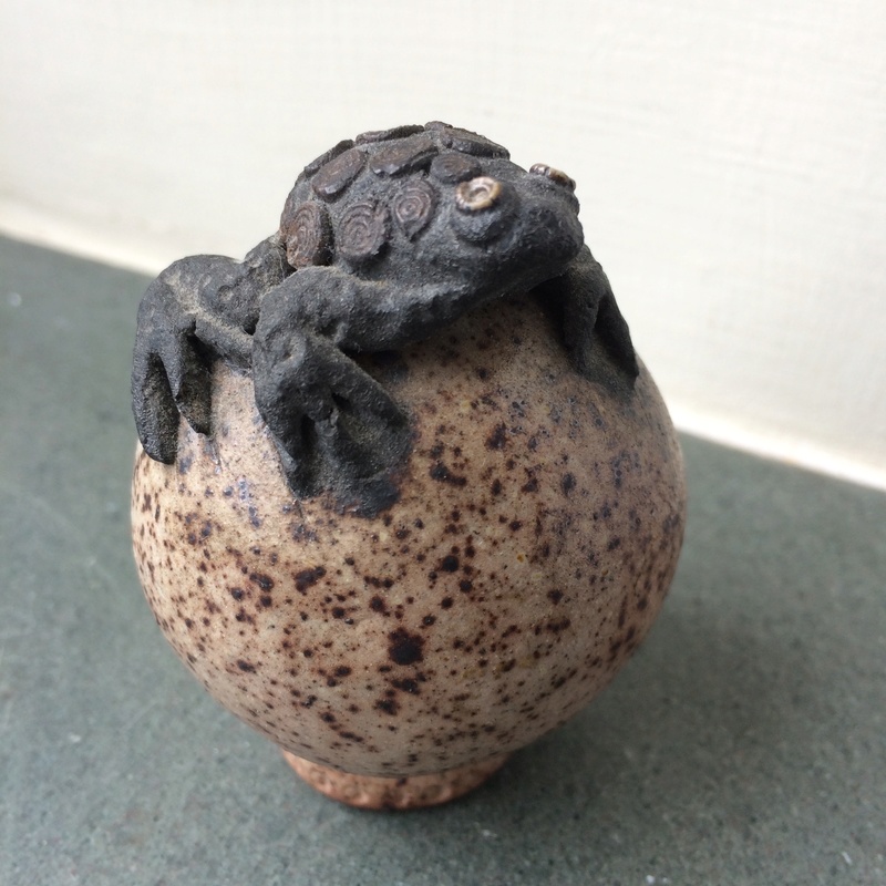 Studio pottery frog Img_4144