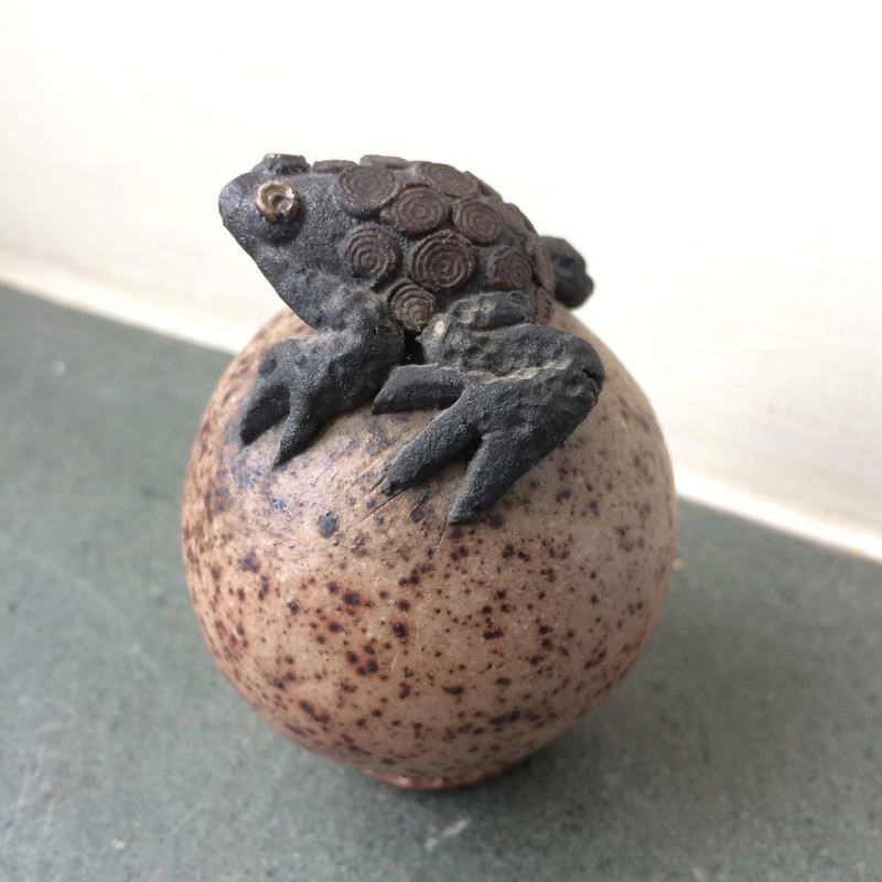 Studio pottery frog Img_4146