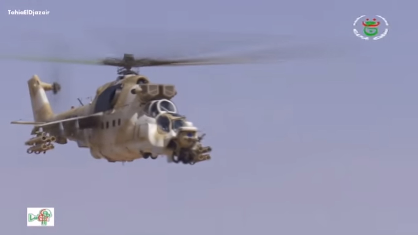 صور مروحيات Mi-24MKIII SuperHind الجزائرية - صفحة 8 Jjuiuy10