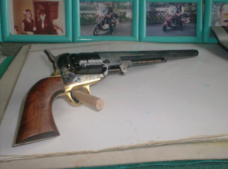 Comparaison entre 2 Colt mle 1851" Carbine " , achetés en 1983 et 2017 . . . . Vue_de10