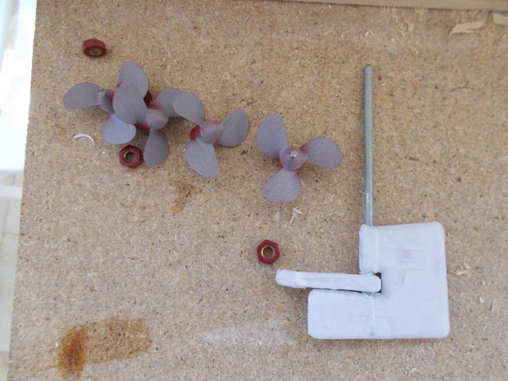 Le FRANCE 1/200° New Cap Maquettes par Calpe - Page 2 Dscn0012